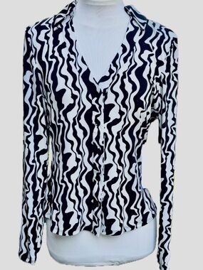 Sweet Rain Black & White Wavy-Print Button Down Shirt